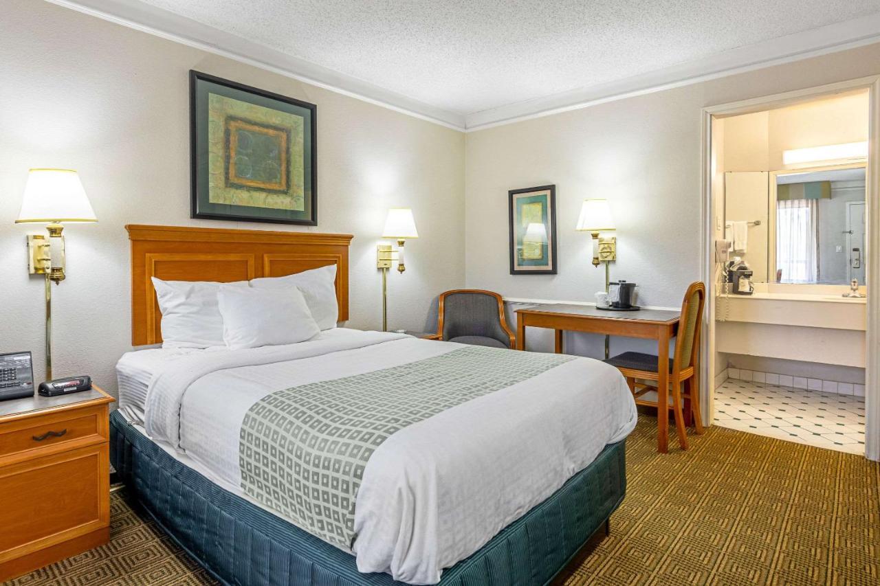 Rodeway Inn Huntsville Exteriér fotografie
