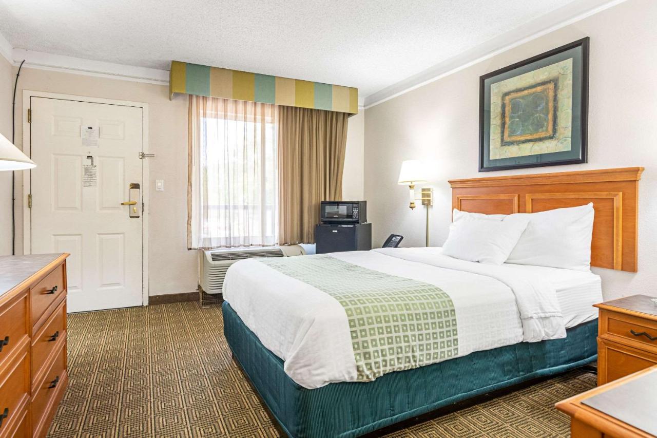 Rodeway Inn Huntsville Exteriér fotografie